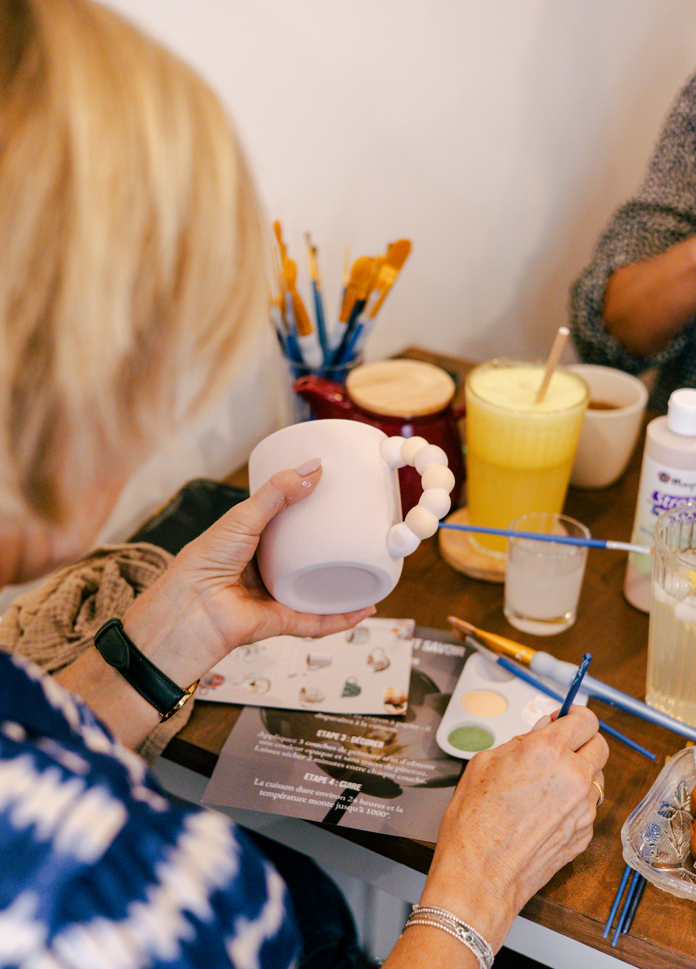 Atelier peinture sur céramique chez Café Simone